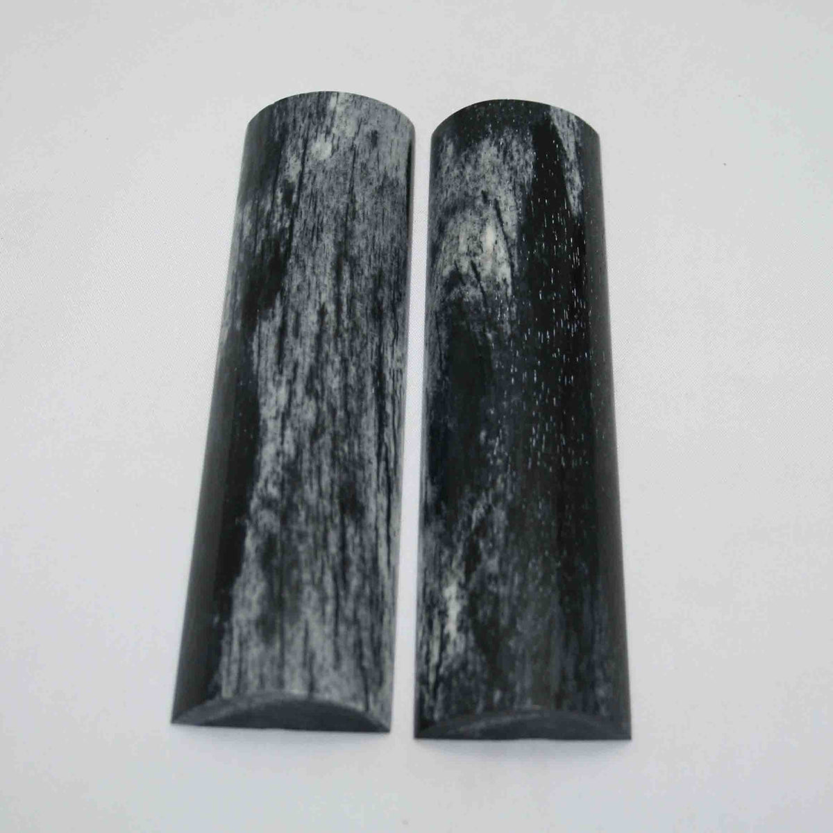 NB104MAN43 Giraffe Bone Scales