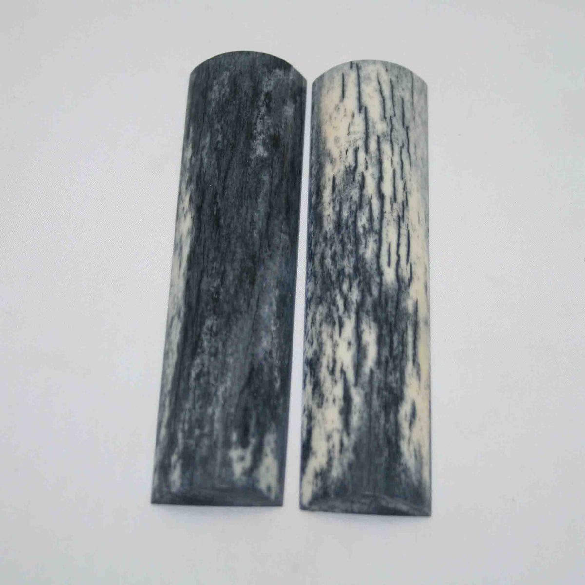 NB104MAN60 Giraffe Bone Scales