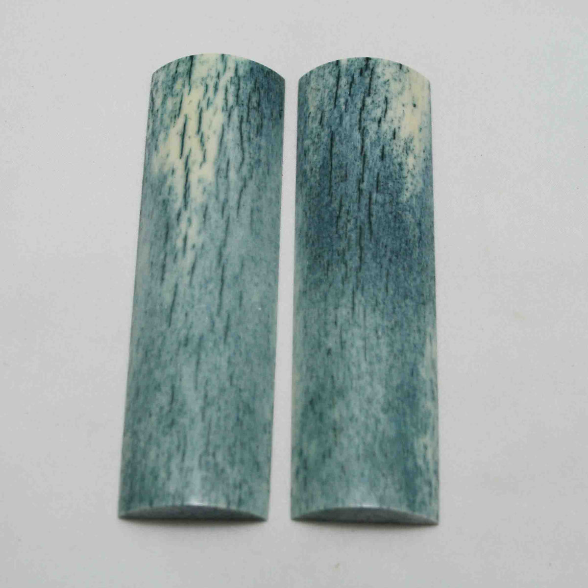 NB104MAN63 Giraffe Bone Scales