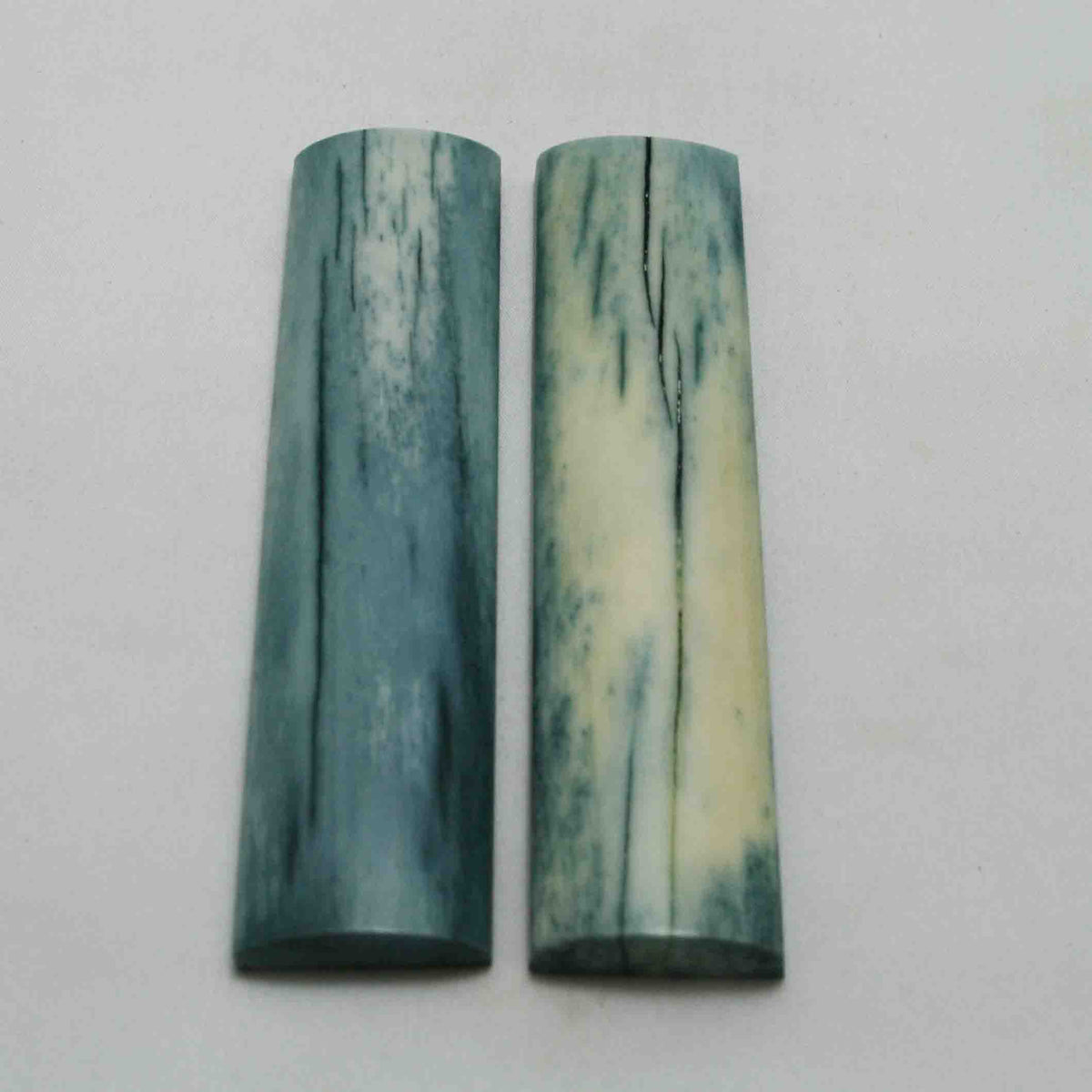 NB104MAN74 Giraffe Bone Scales