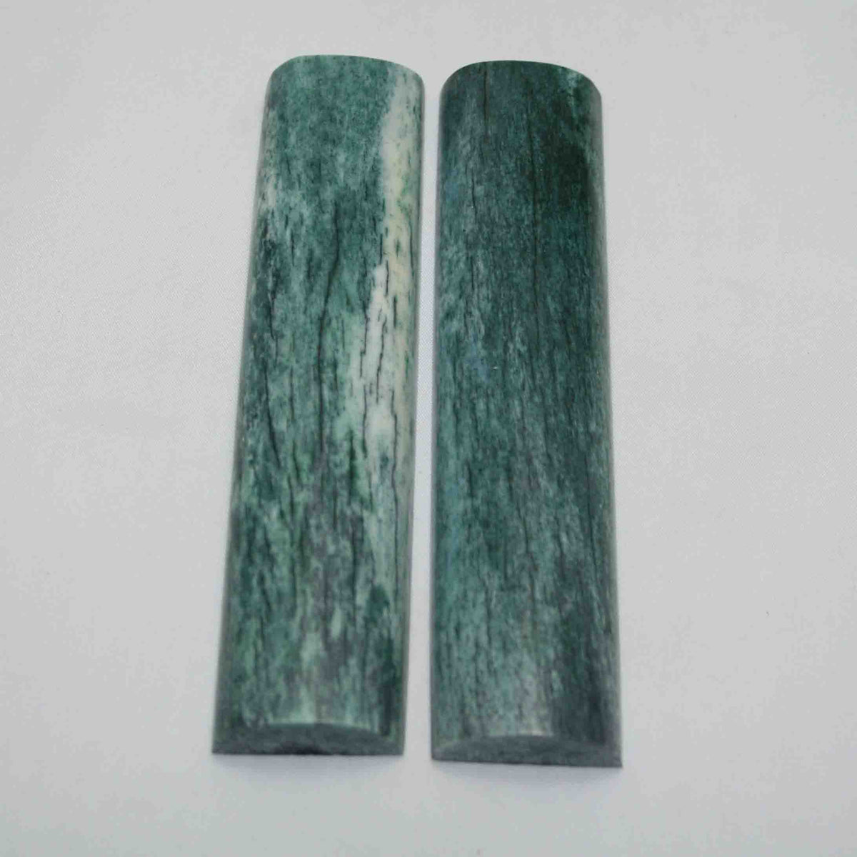 NB104MAN76 Giraffe Bone Scales