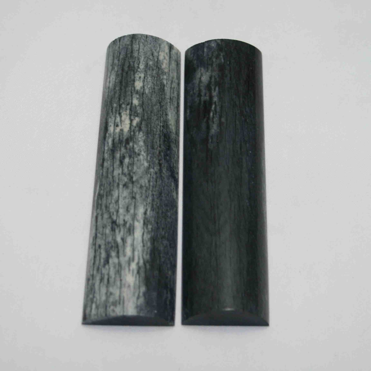 NB104MAN77 Giraffe Bone Scales