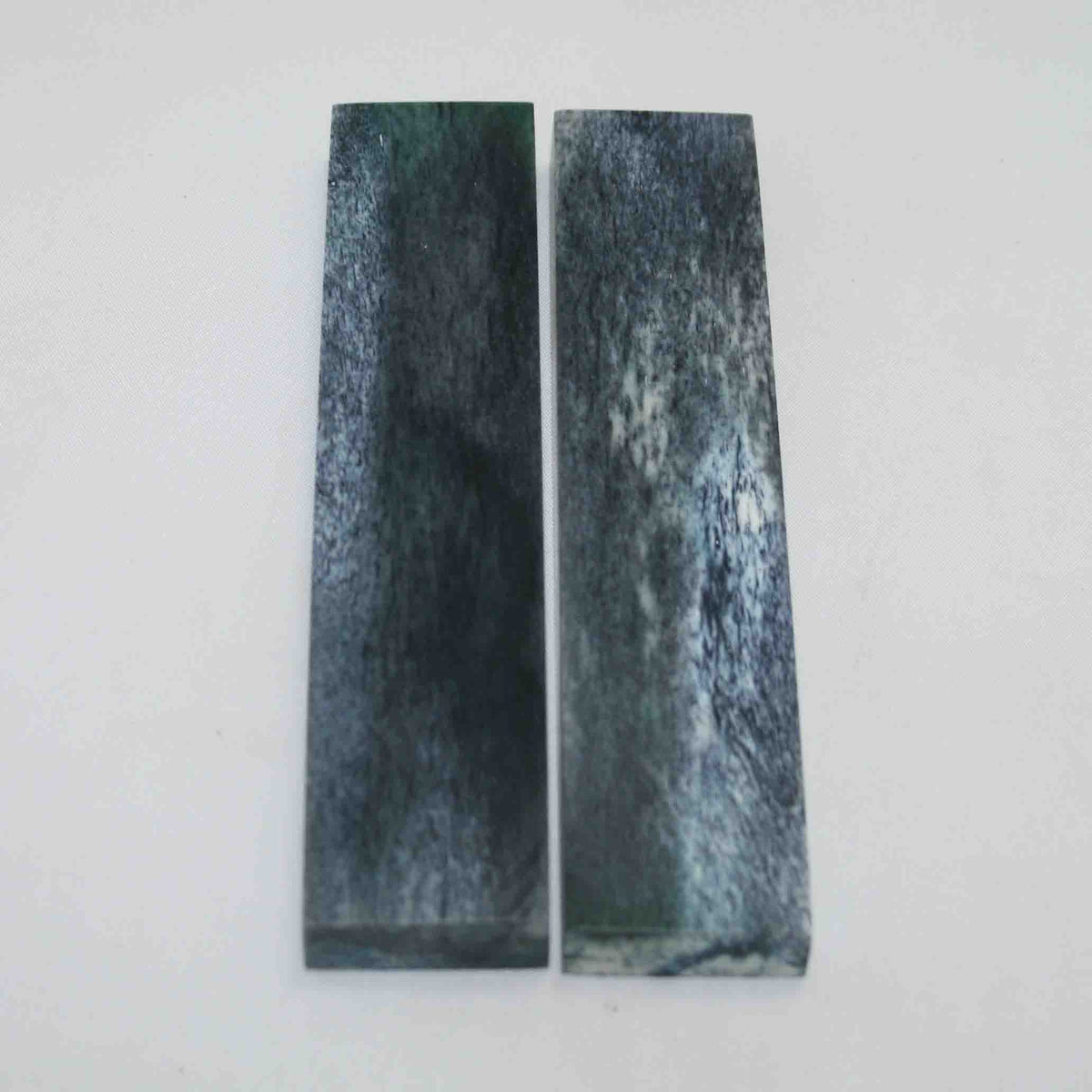 NB104MAN89 Giraffe Bone Scales