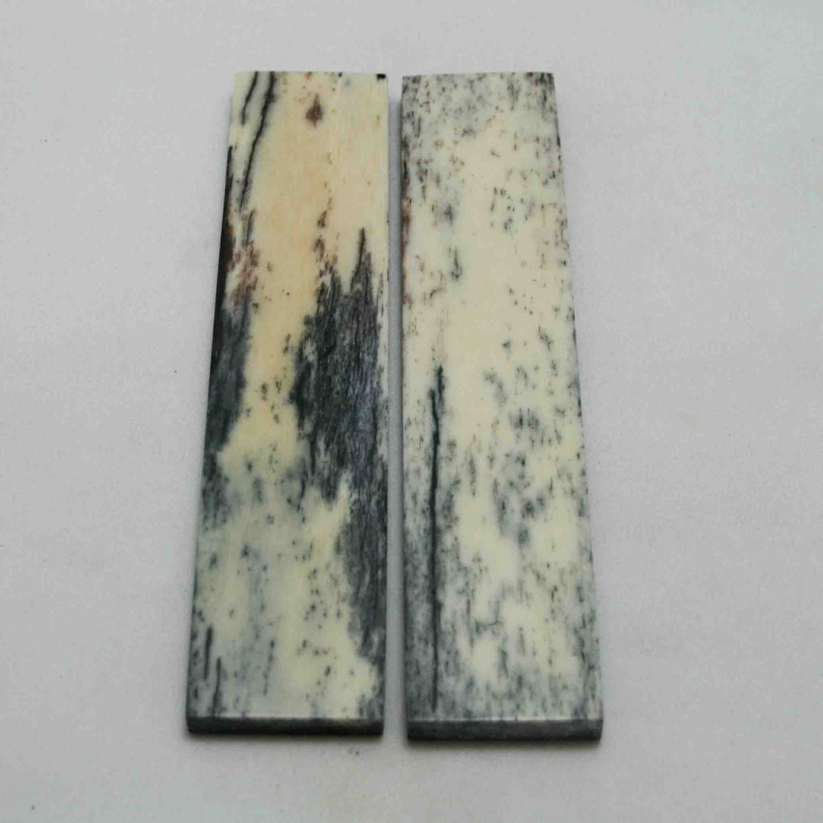 NB104MAN94 Giraffe Bone Scales