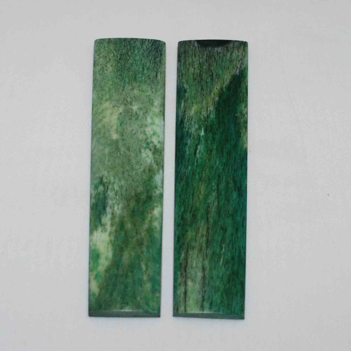 NB104MMA116 Giraffe Bone Scales