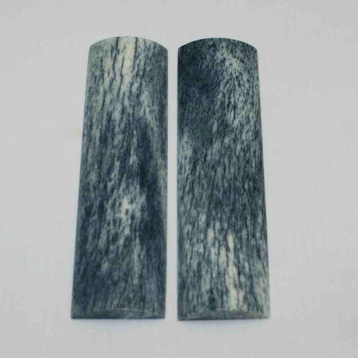 NB104MMA71 Giraffe Bone Scales