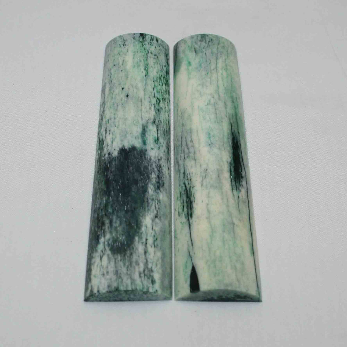 NB104MMA82 Giraffe Bone Scales