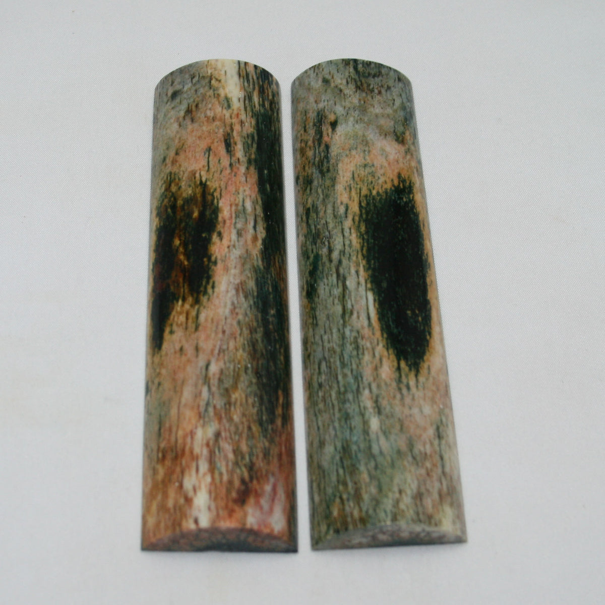 NB104NAM163 Giraffe Bone Scales