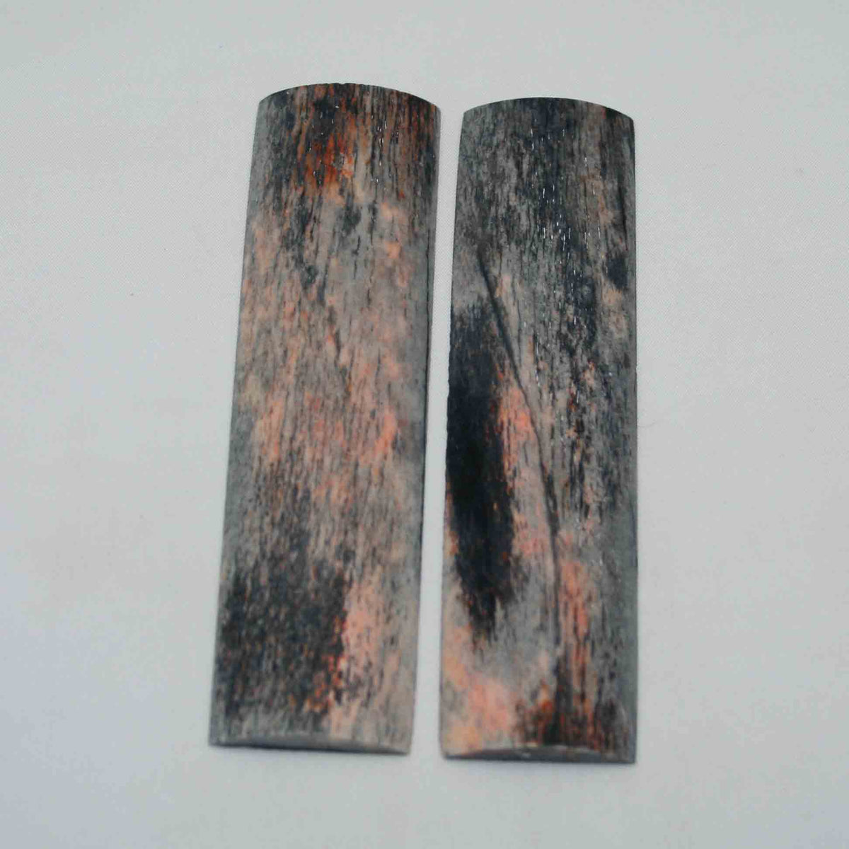 NB104NAM38 Giraffe Bone Scales