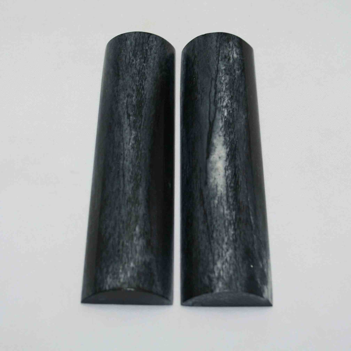 NB104NAM62 Giraffe Bone Scales