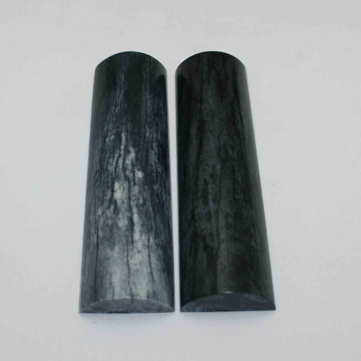 NB105GS124 Giraffe Bone Scales