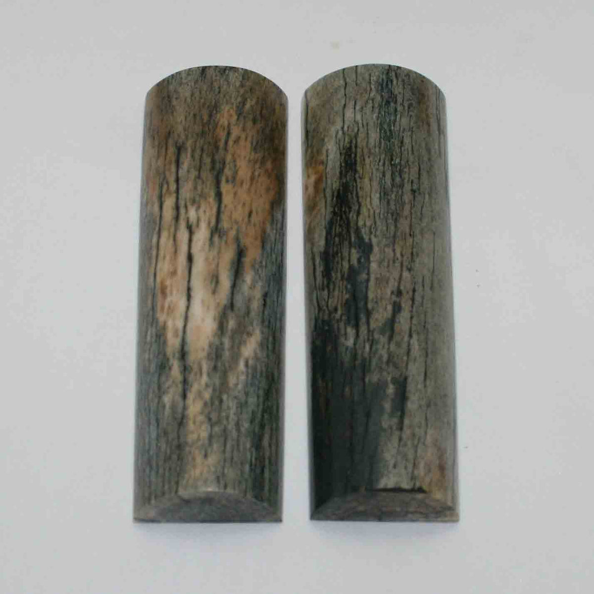 NB105GS133 Giraffe Bone Scales