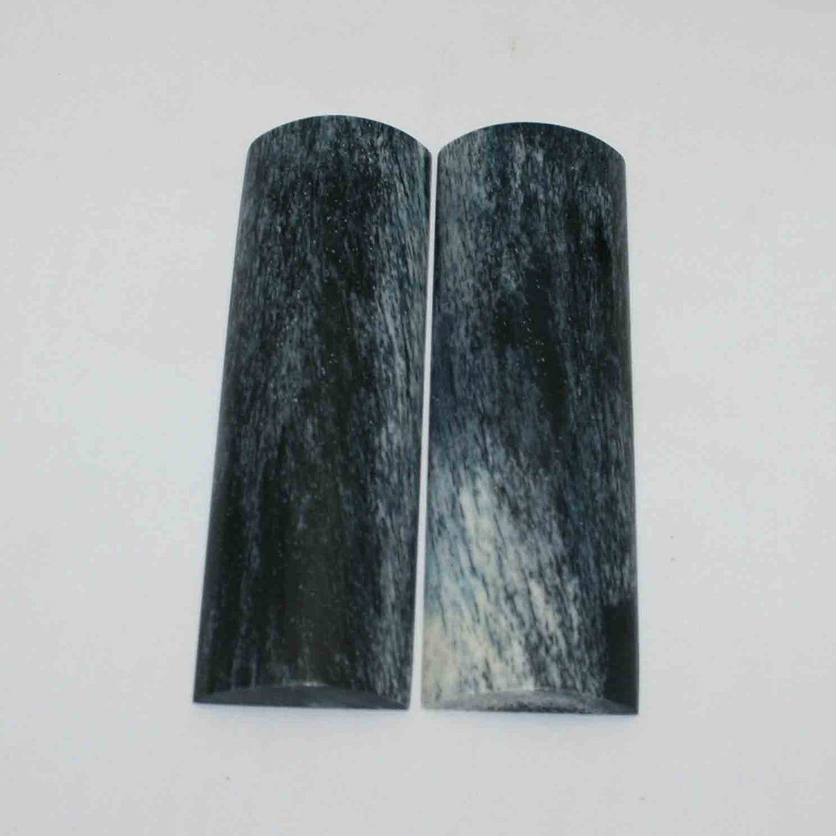 NB105GS141 Giraffe Bone Scales