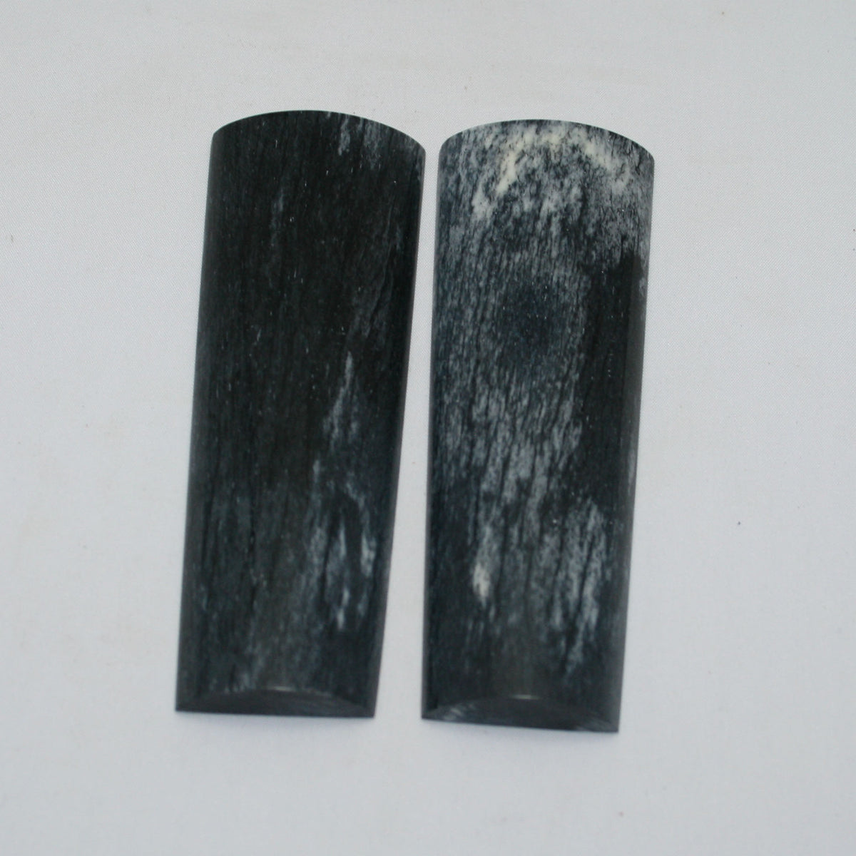 NB105GS95 Giraffe Bone Scales