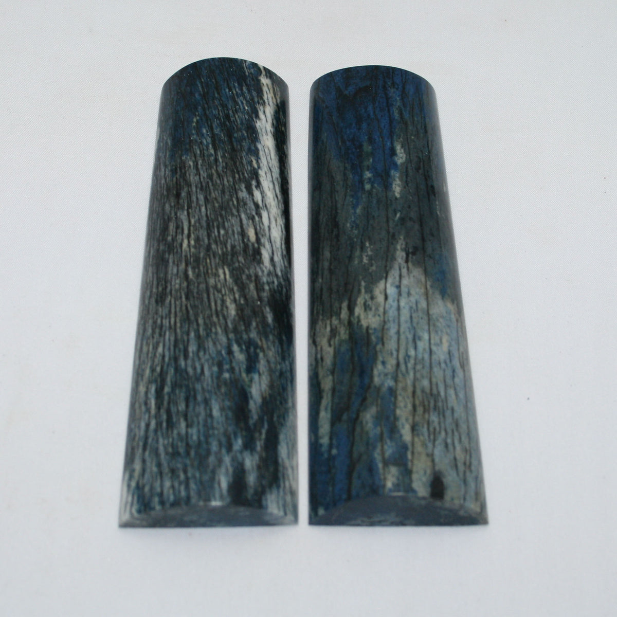 NB105GS96 Giraffe Bone Scales