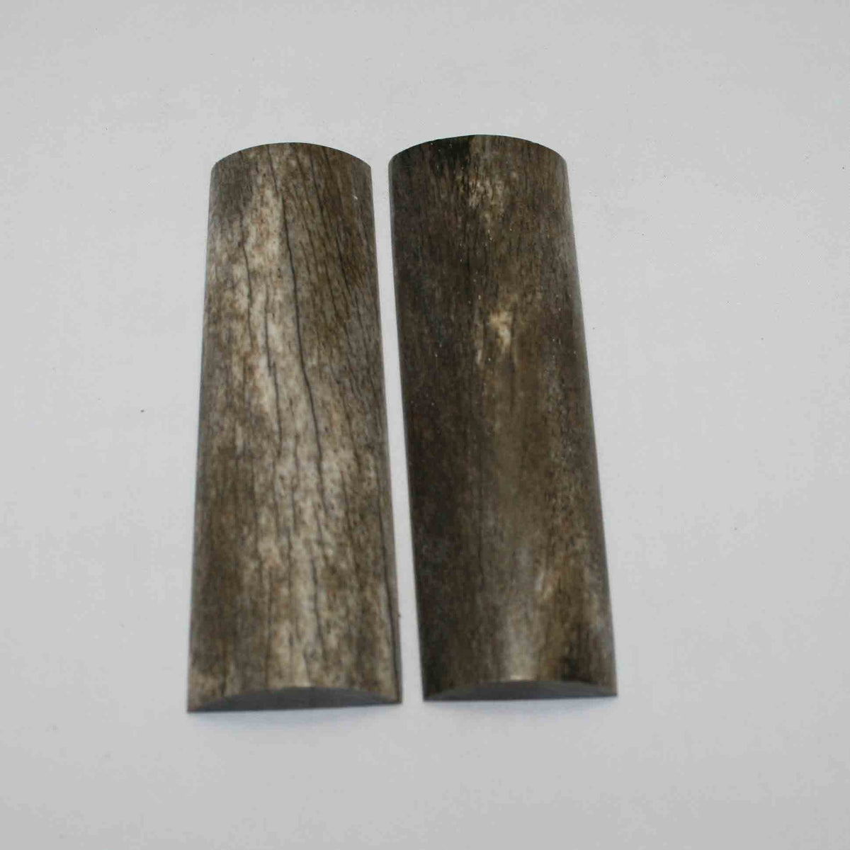 NB105JS19 Giraffe Bone Scales