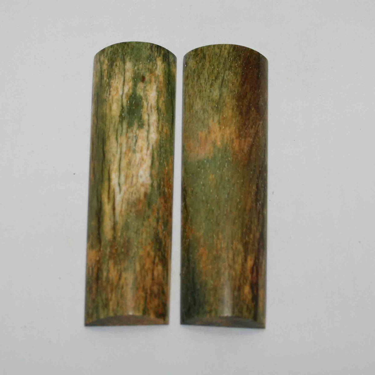 NB105JS20 Giraffe Bone Scales