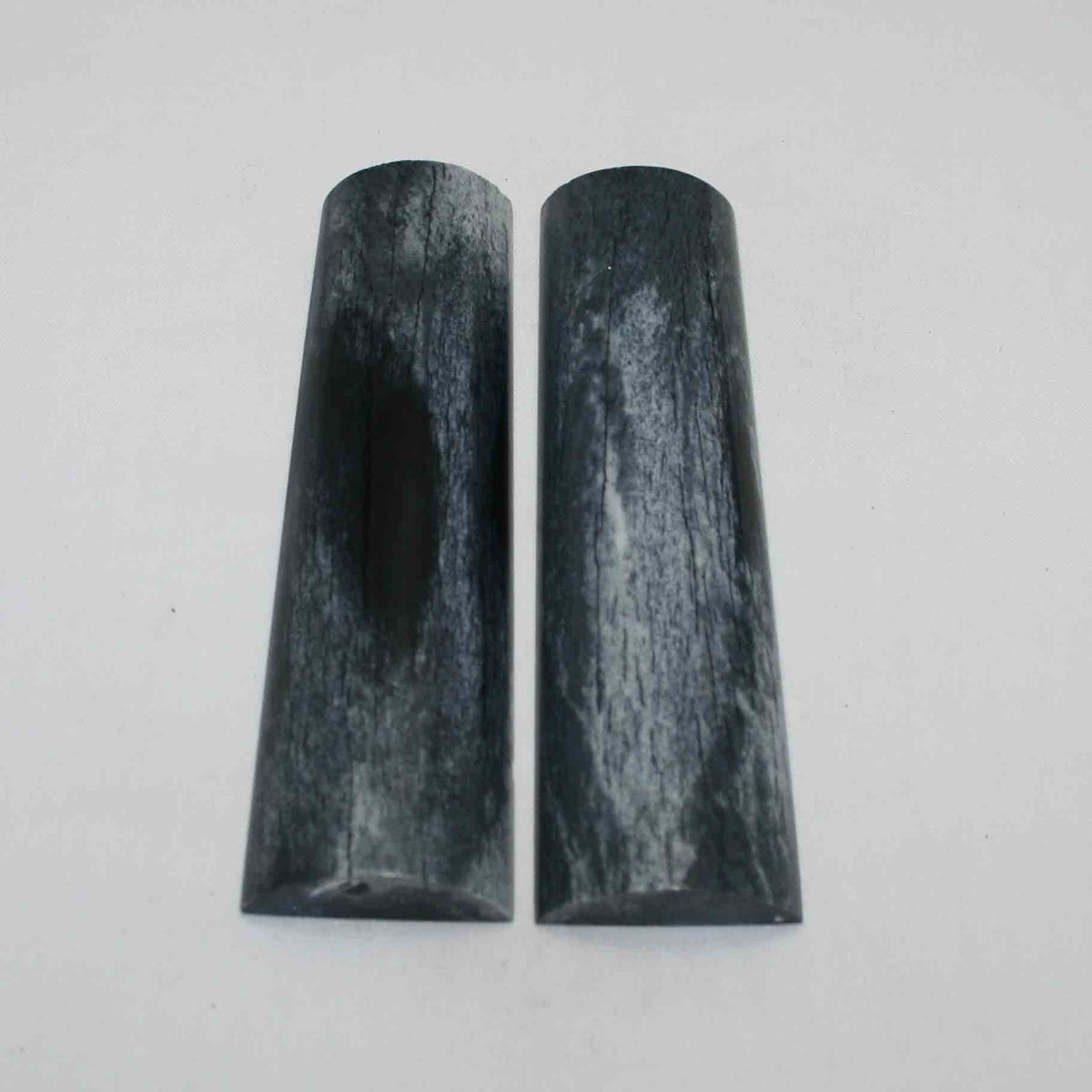 NB105JS28 Giraffe Bone Scales