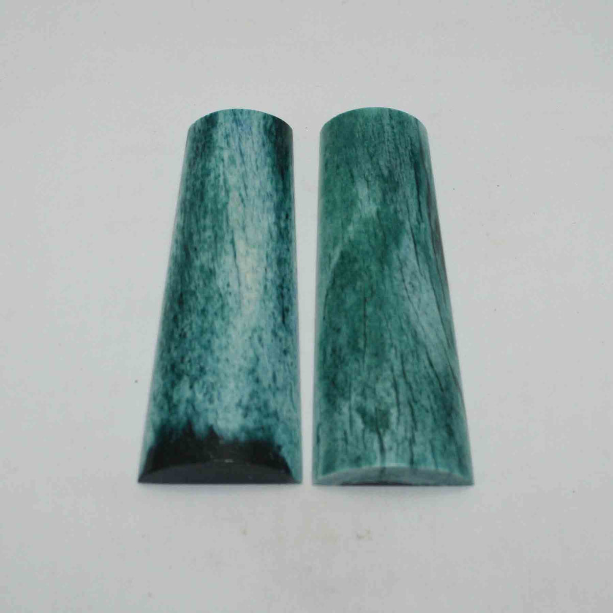 NB105JS37 Giraffe Bone Scales