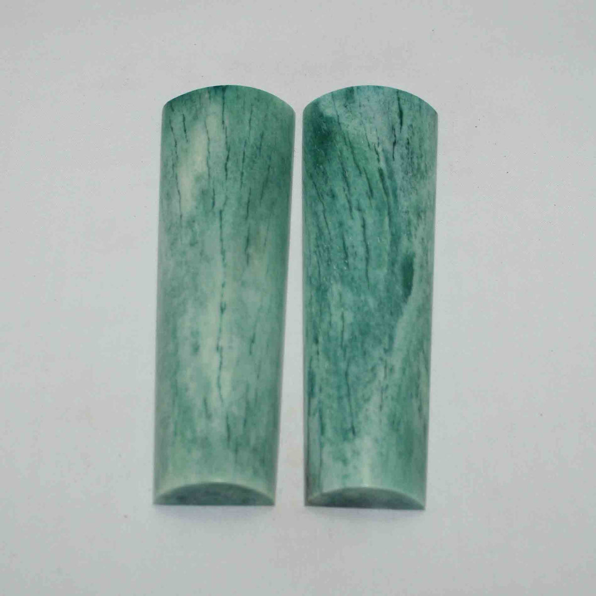 NB105JS46 Giraffe Bone Scales