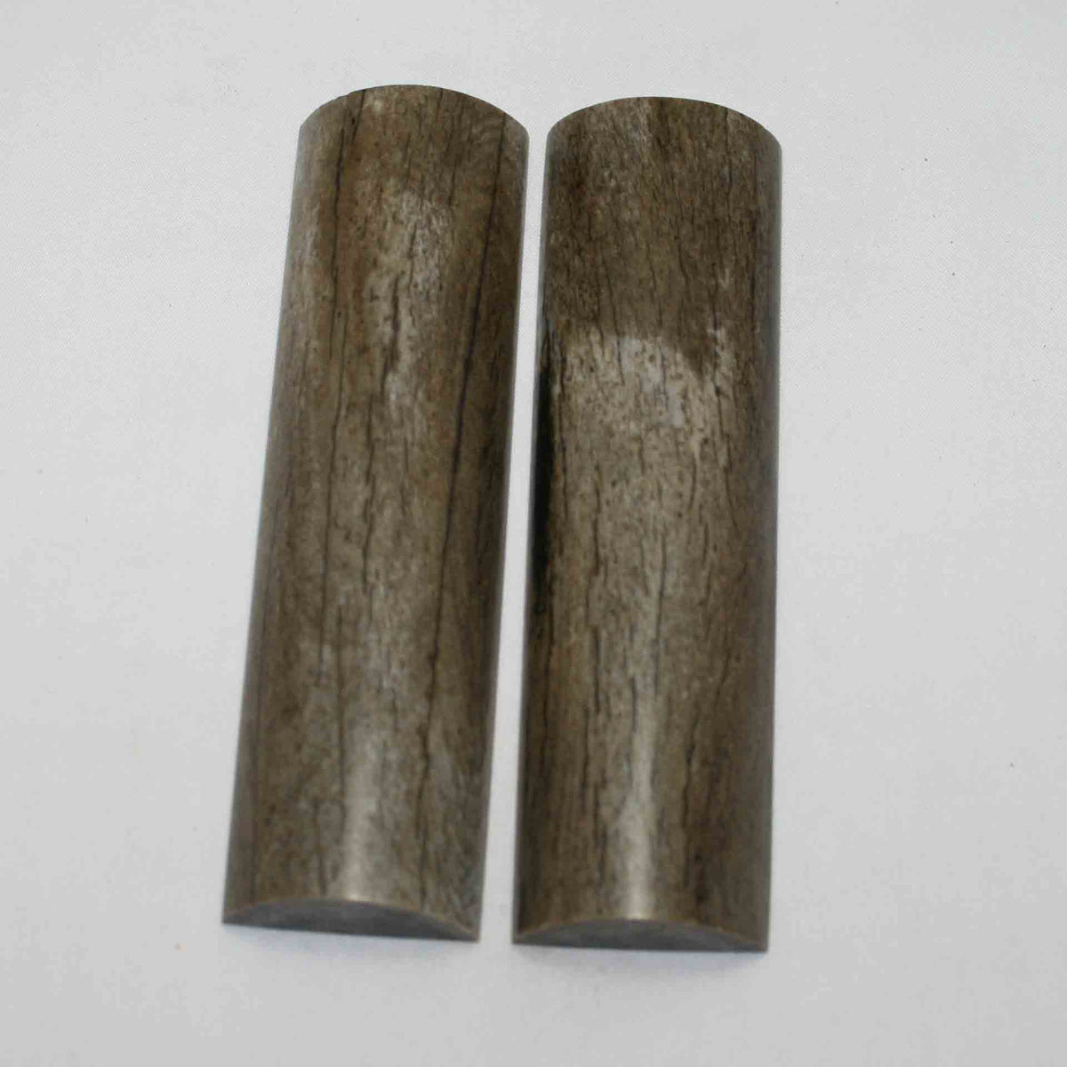 NB105JS52 Giraffe Bone Scales