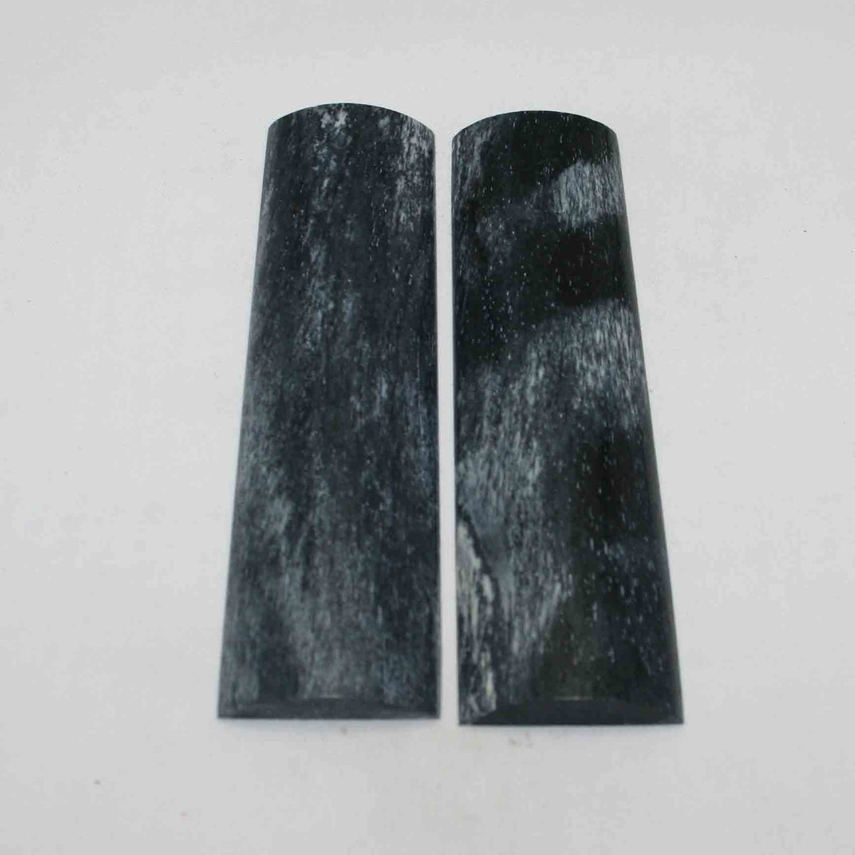 NB105JS83 Giraffe Bone Scales