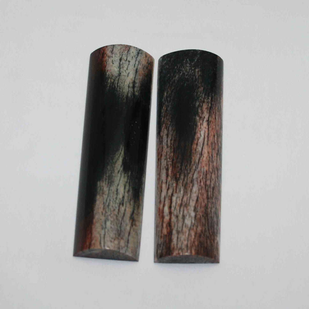 NB105JS91 Giraffe Bone Scales