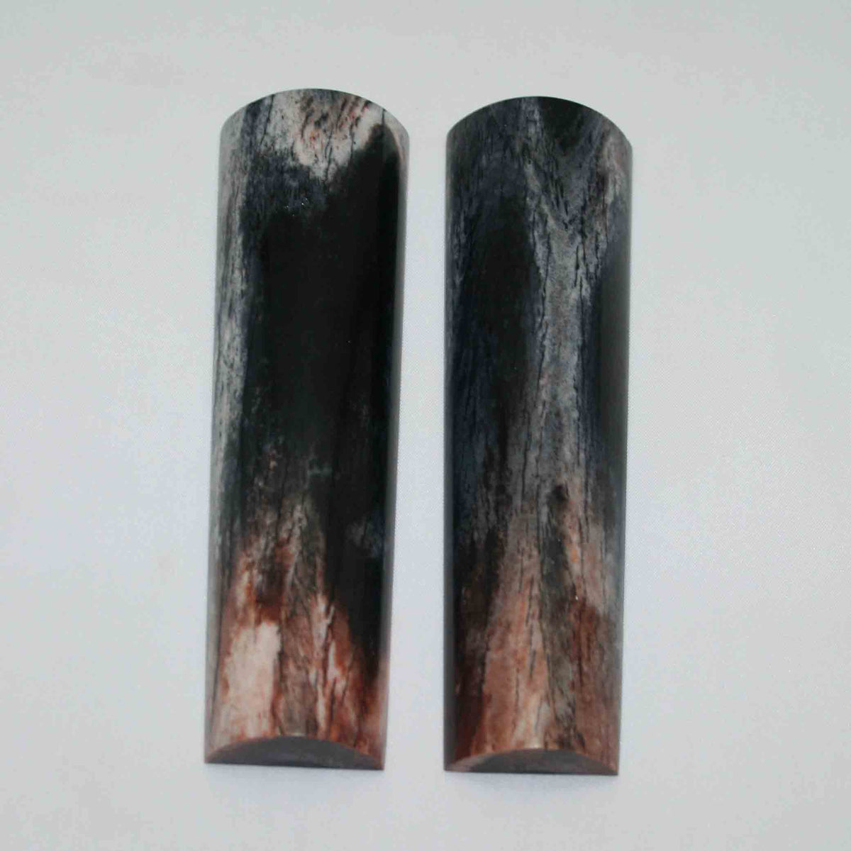 NB105JS94 Giraffe Bone Scales