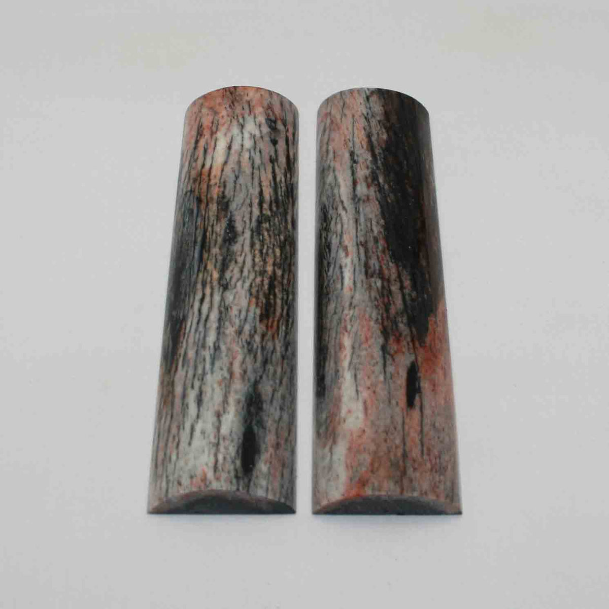 NB105LG15 Giraffe Bone Scales