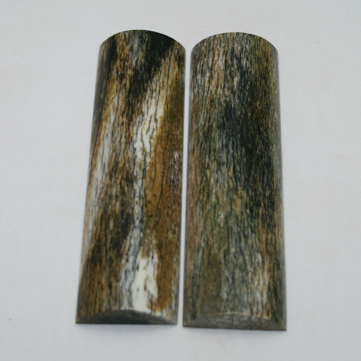 NB105MAN103 Giraffe Bone Scales