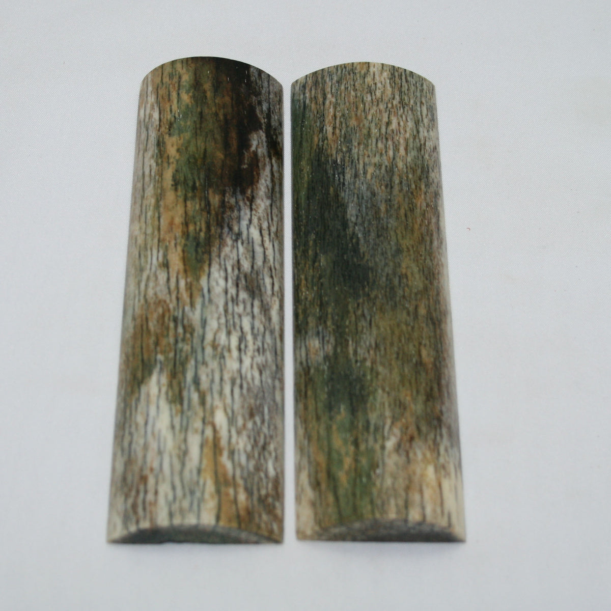 NB105MAN10 Giraffe Bone Scales