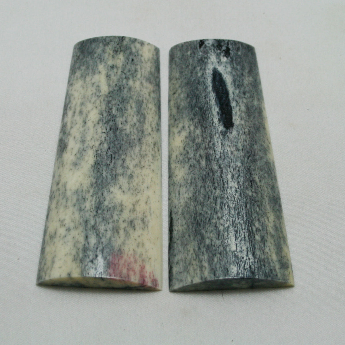 NB105MAN110 Giraffe Bone Scales