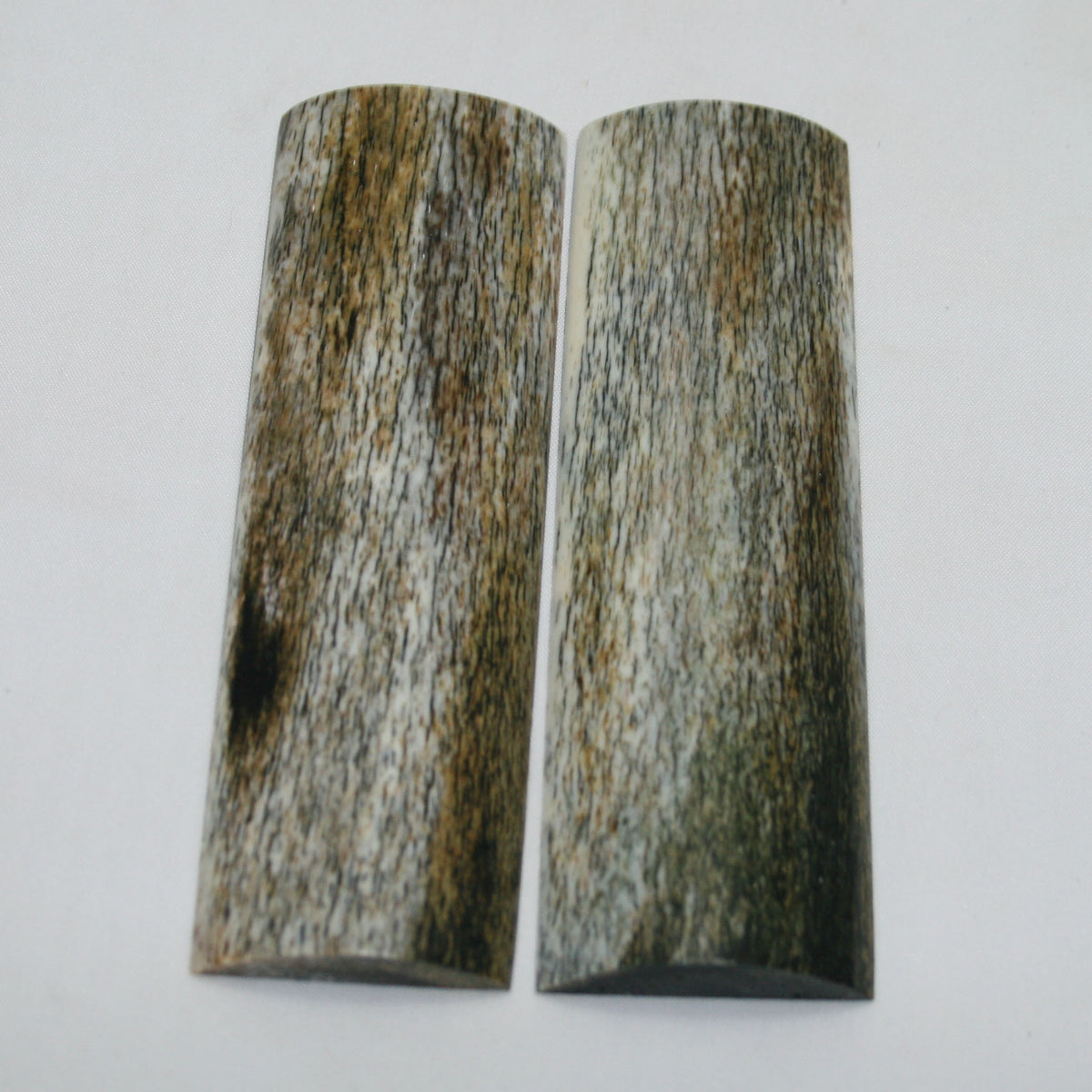 NB105MAN112 Giraffe Bone Scales