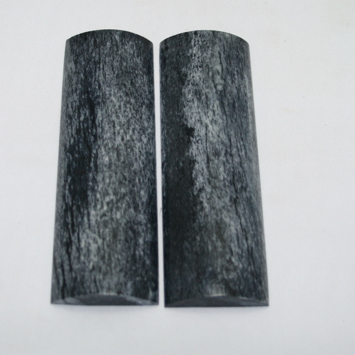 NB105MAN113 Giraffe Bone Scales