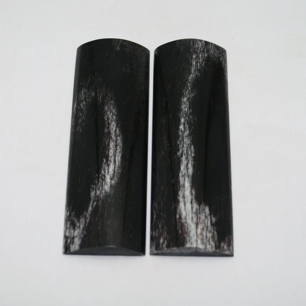 NB105MAN116 Giraffe Bone Scales