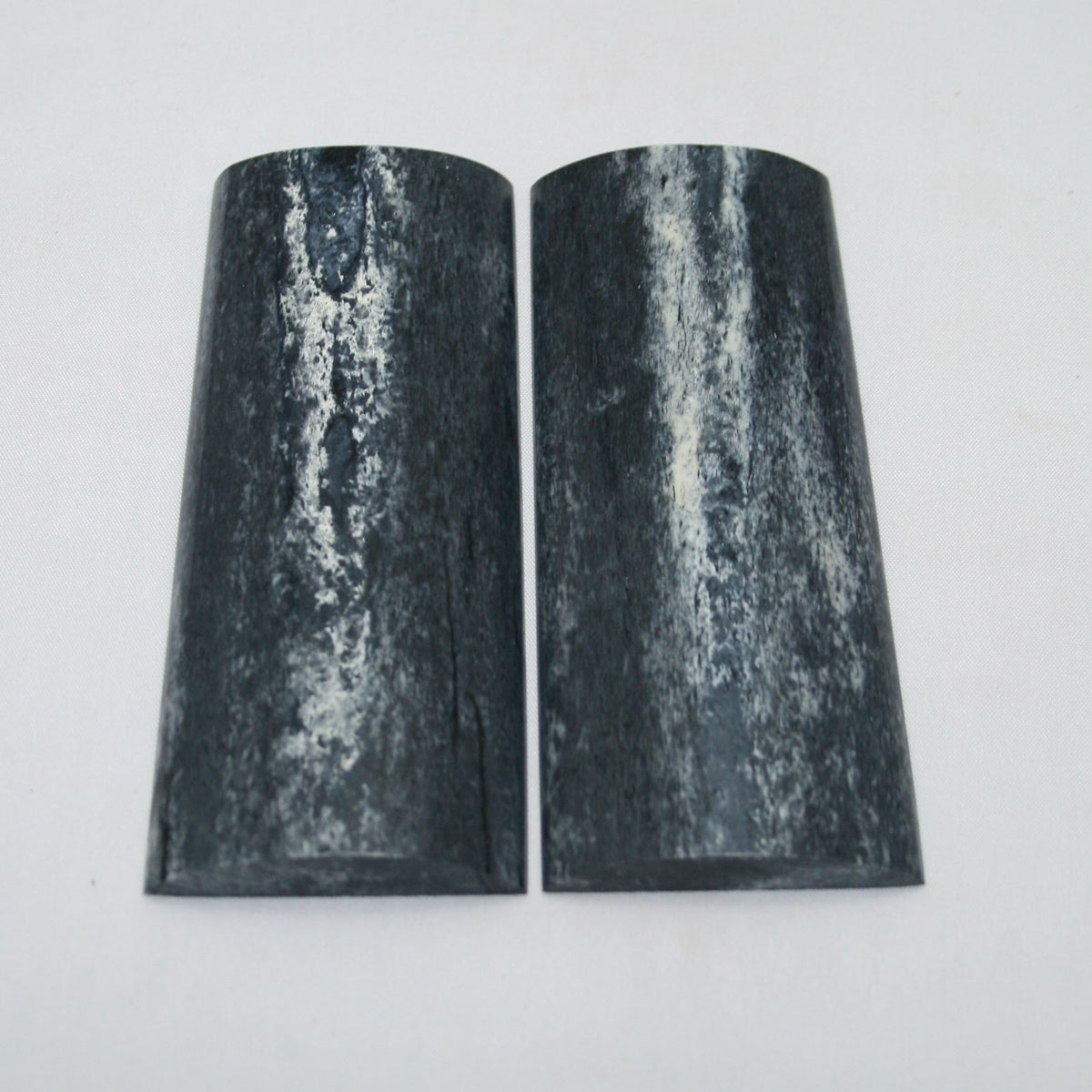 NB105MAN117 Giraffe Bone Scales