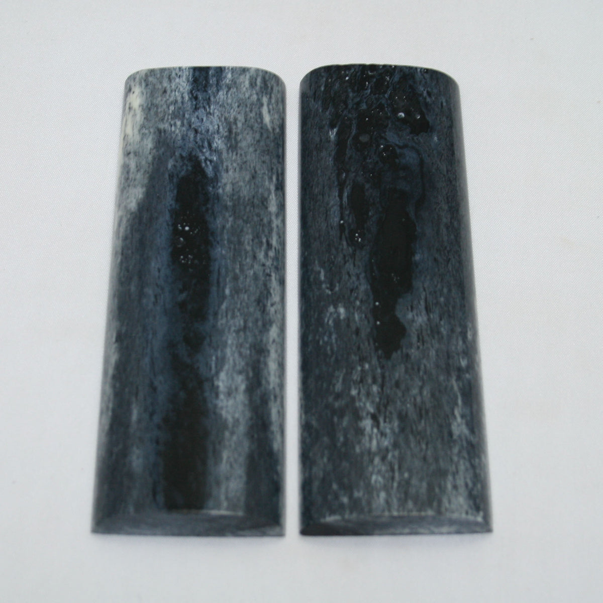 NB105MAN127 Giraffe Bone Scales