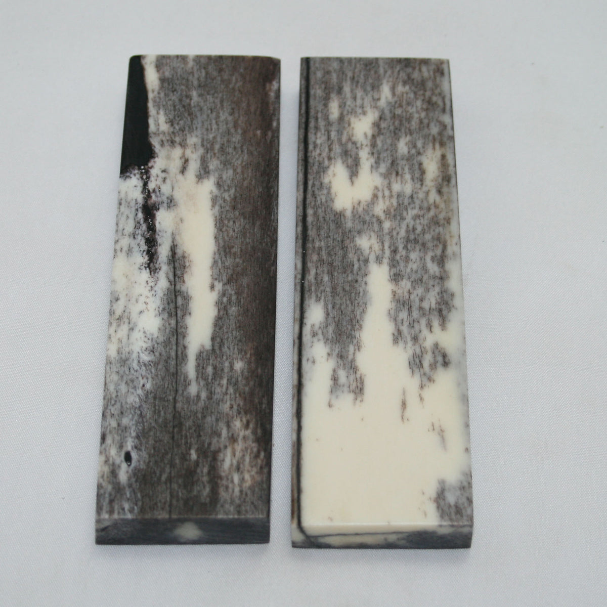 NB105MAN133 Giraffe Bone Scales