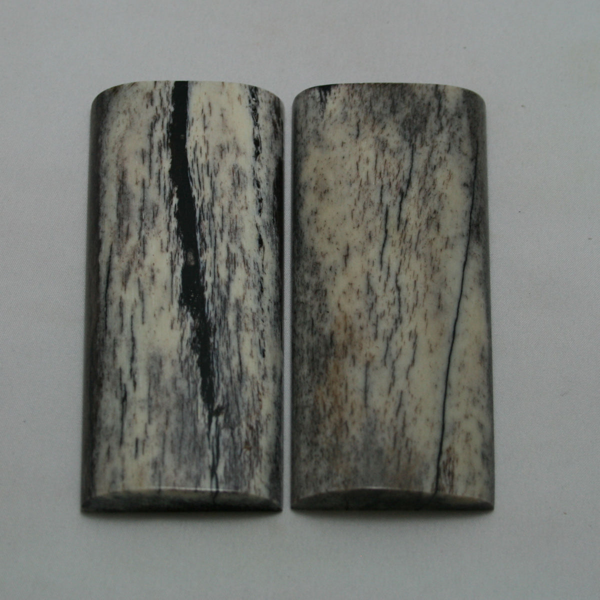 NB105MAN134 Giraffe Bone Scales