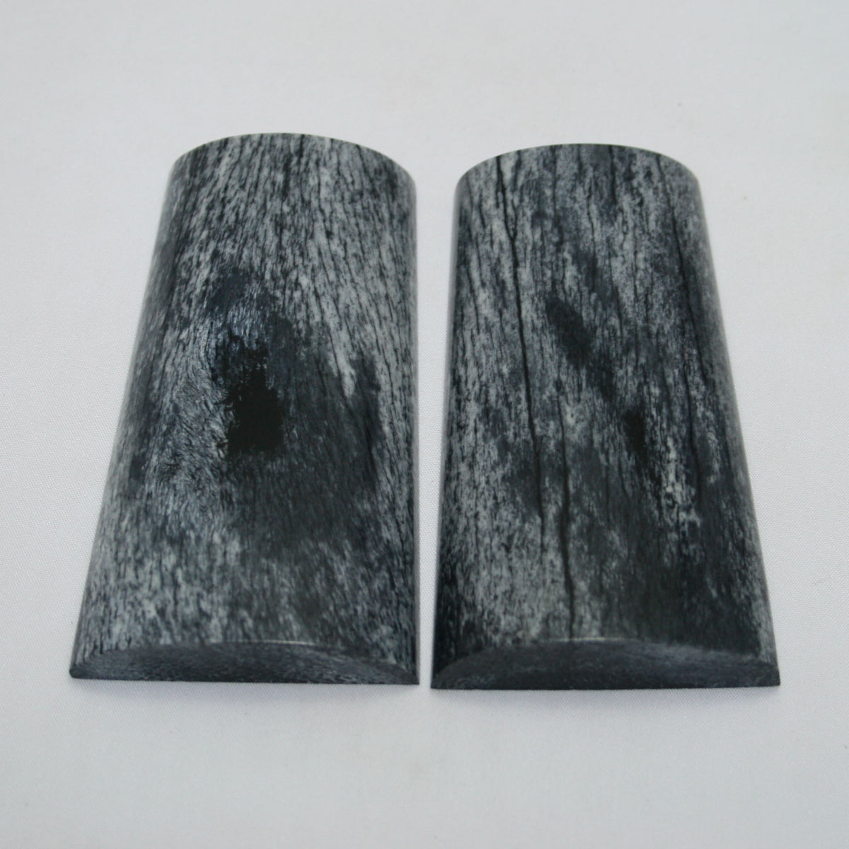 NB105MAN135 Giraffe Bone Scales