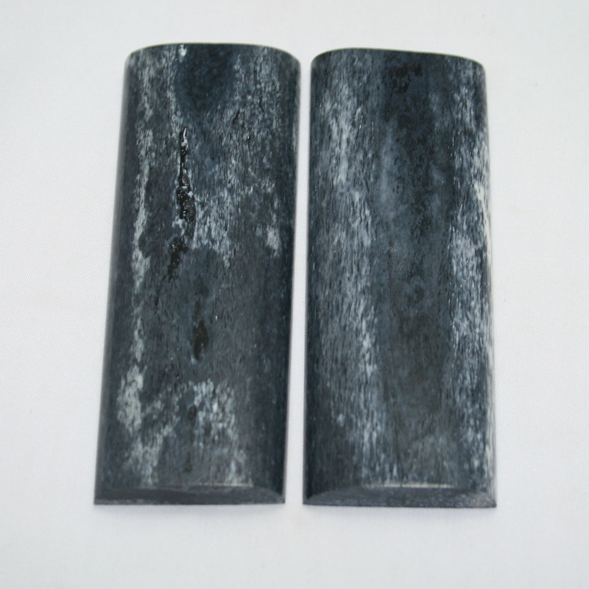 NB105MAN141 Giraffe Bone Scales