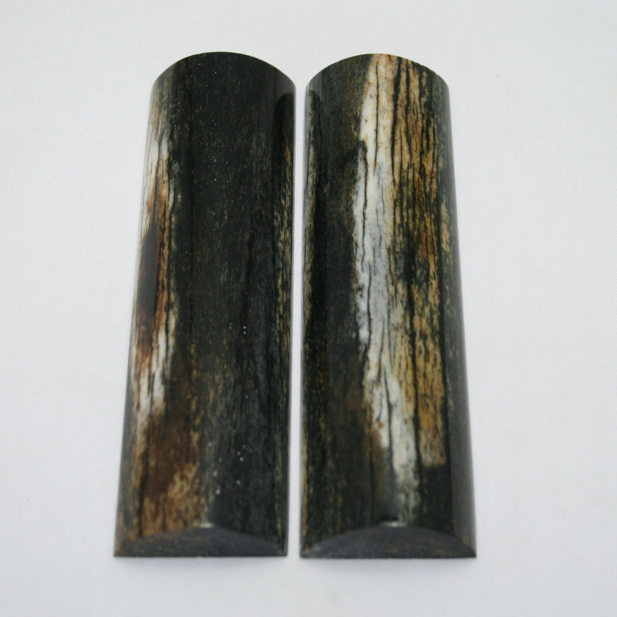 NB105MAN146 Giraffe Bone Scales