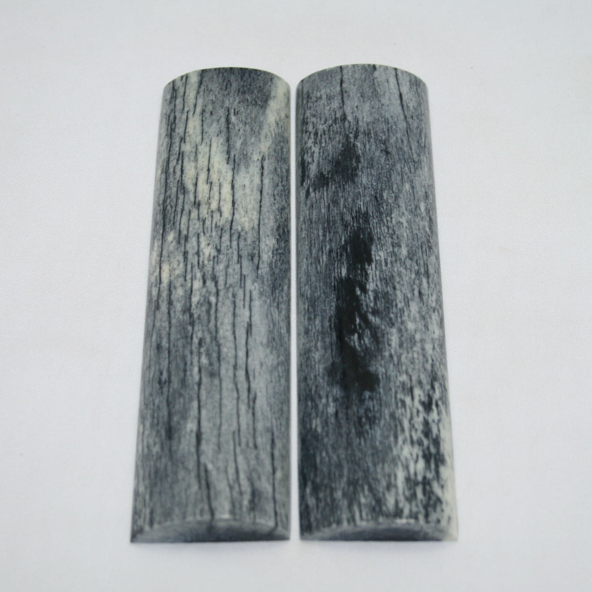 NB105MAN151 Giraffe Bone Scales