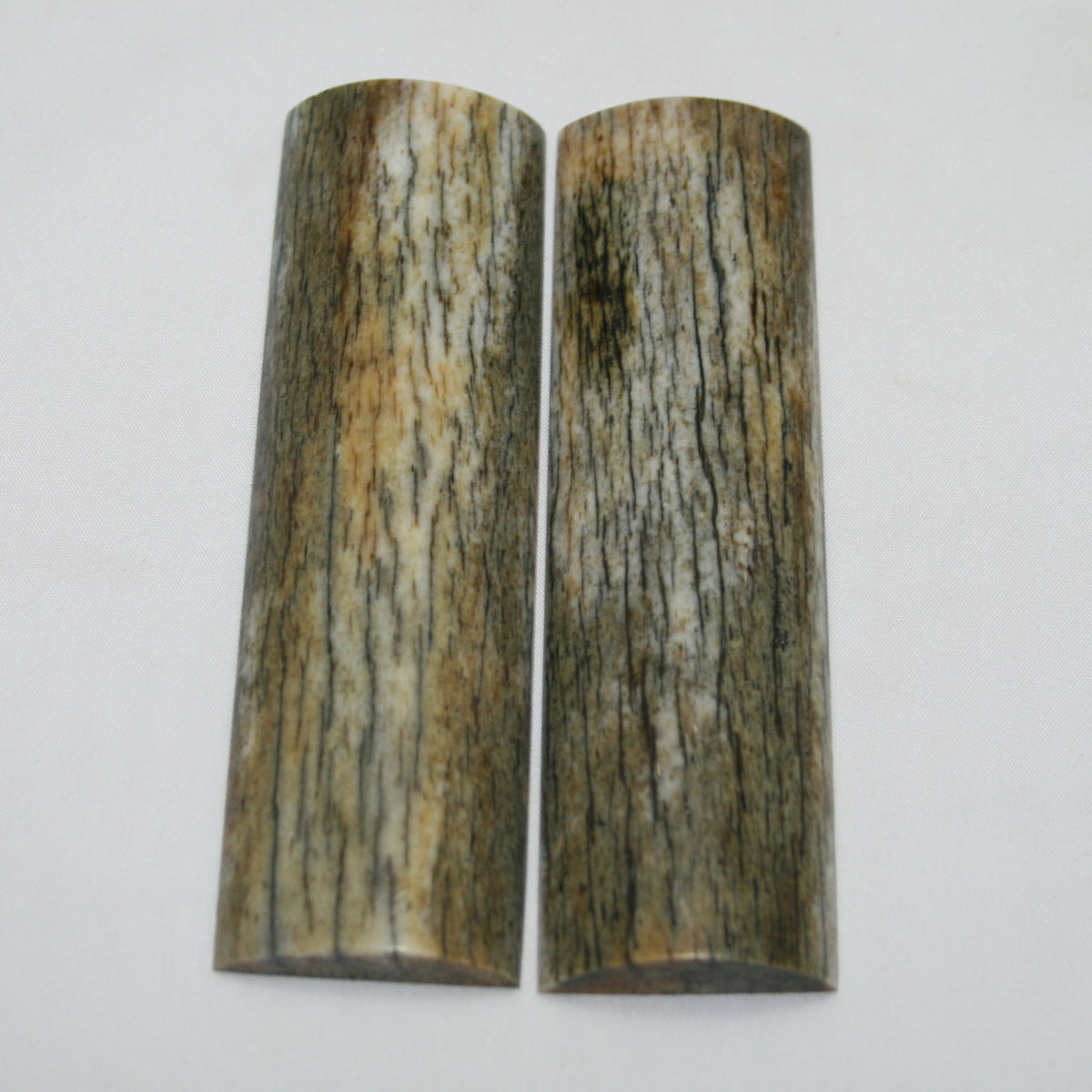 NB105MAN153 Giraffe Bone Scales