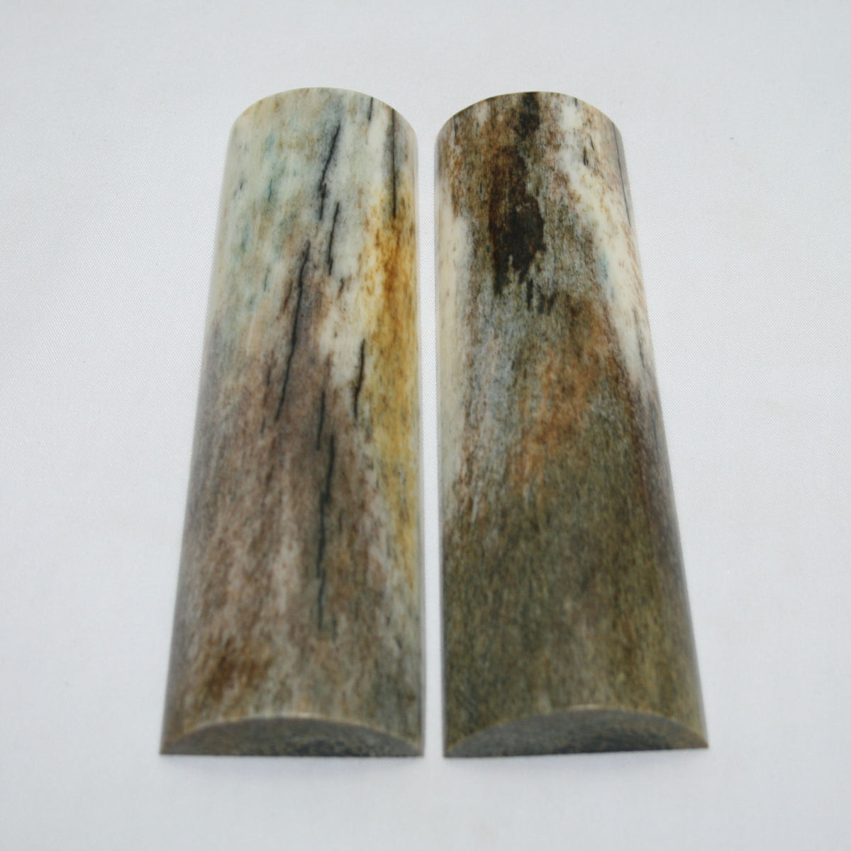 NB105MAN154 Giraffe Bone Scales