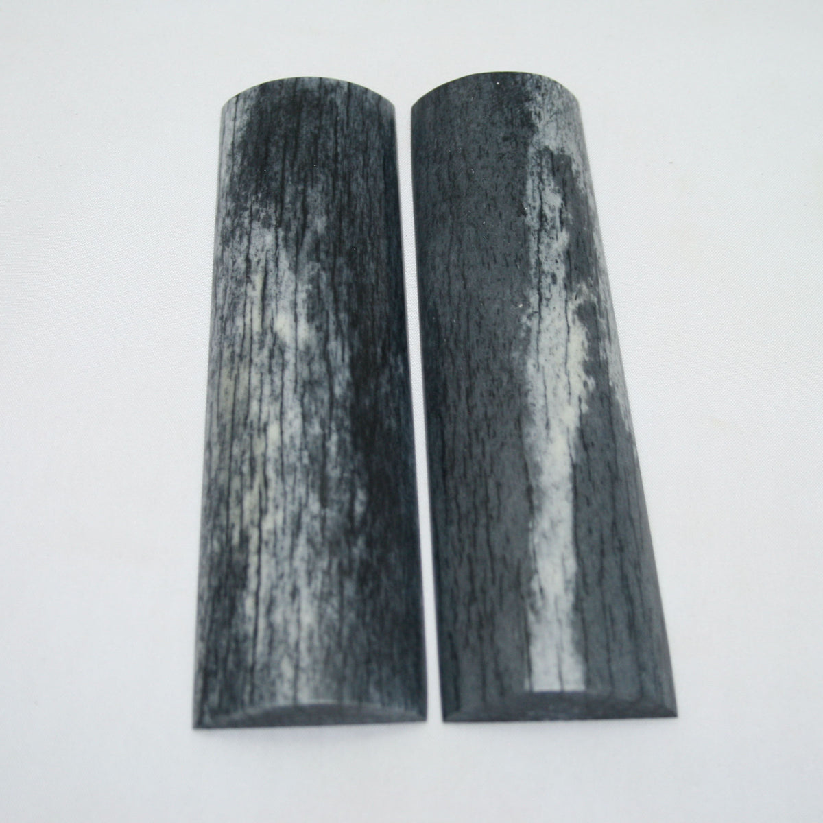 NB105MAN157 Giraffe Bone Scales