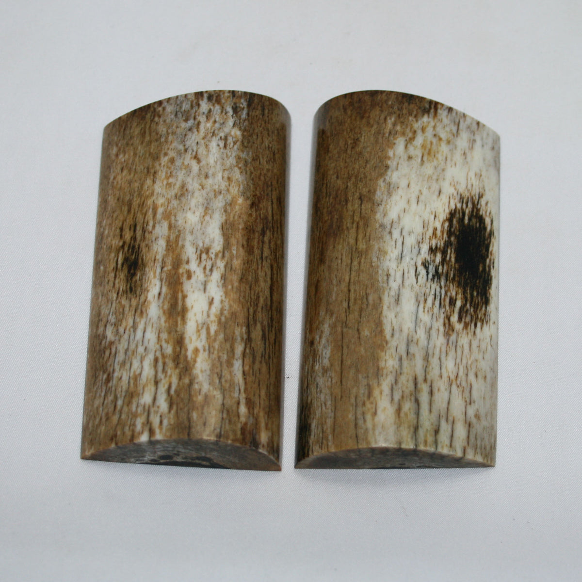 NB105MAN159 Giraffe Bone Scales