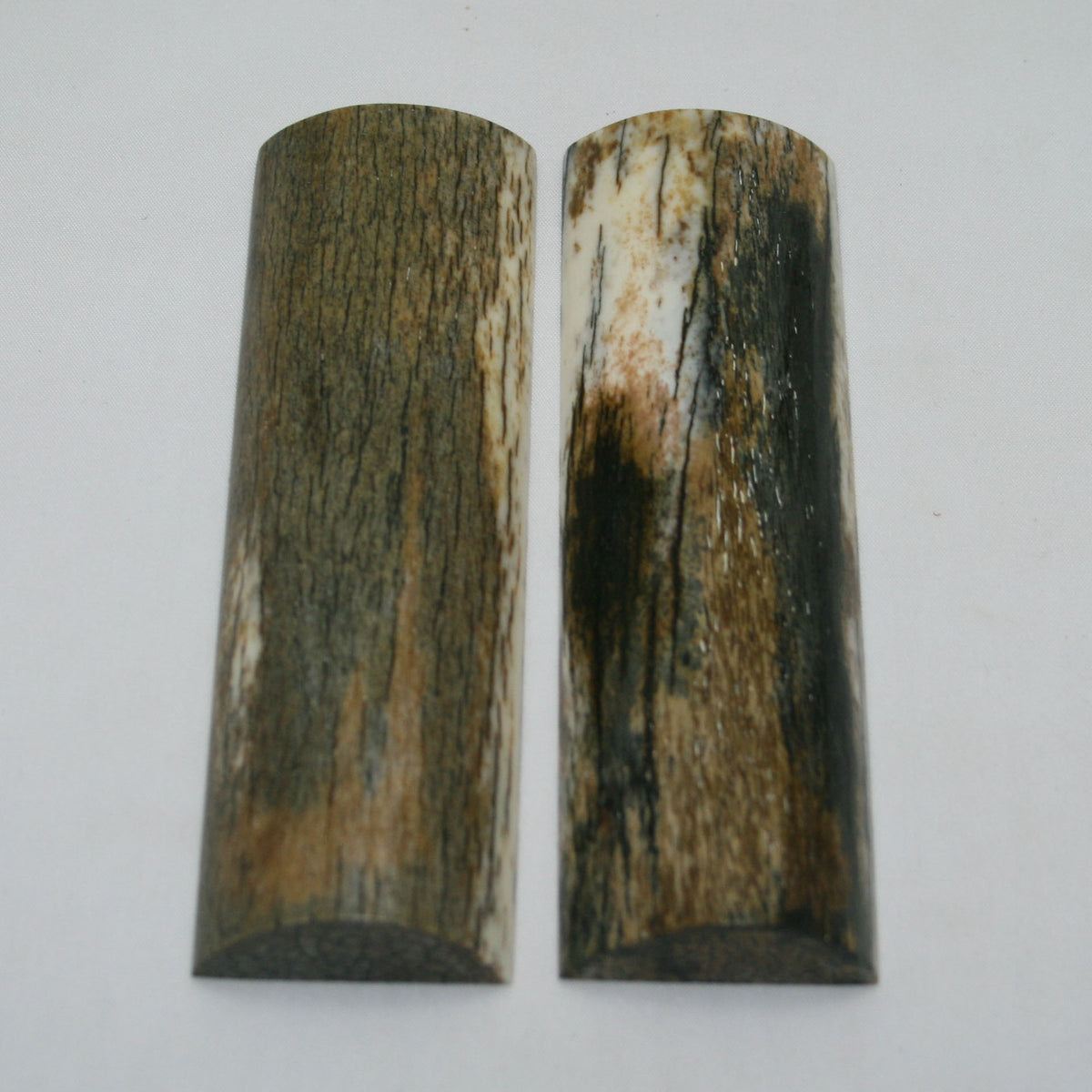 NB105MAN15 Giraffe Bone Scales