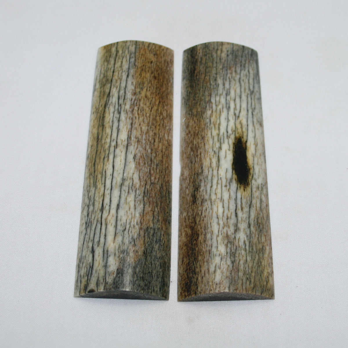 NB105MAN161 Giraffe Bone Scales