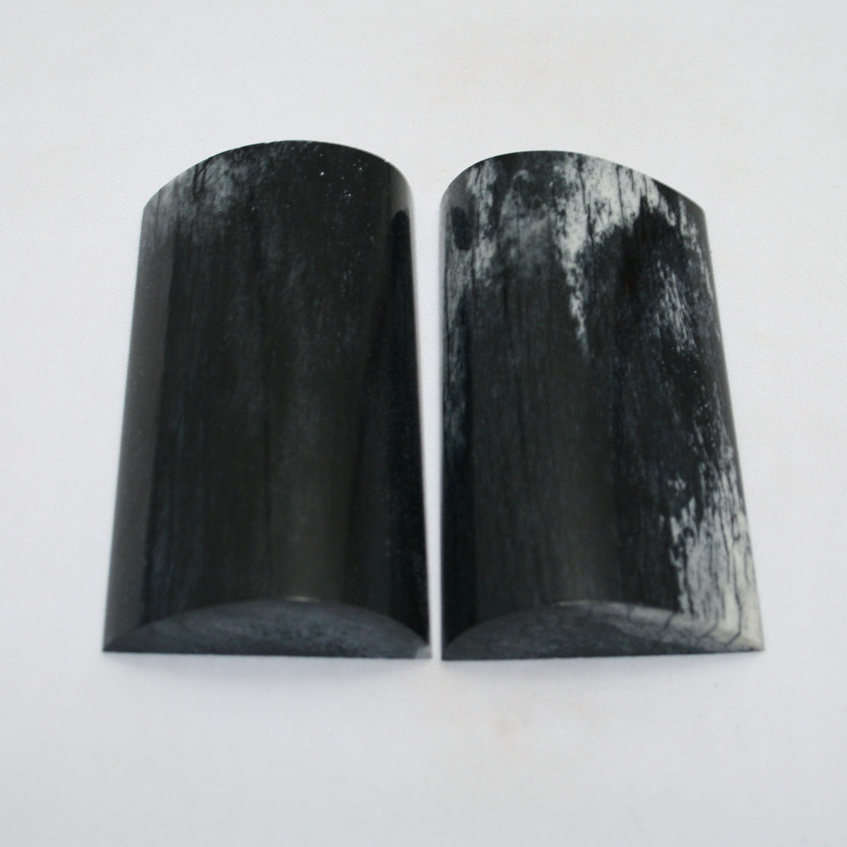 NB105MAN162 Giraffe Bone Scales